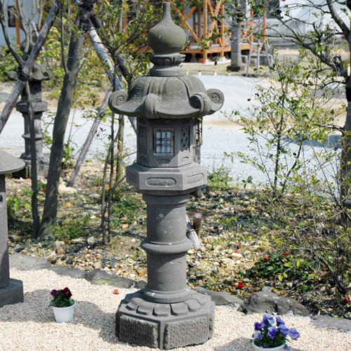 春日型石灯篭